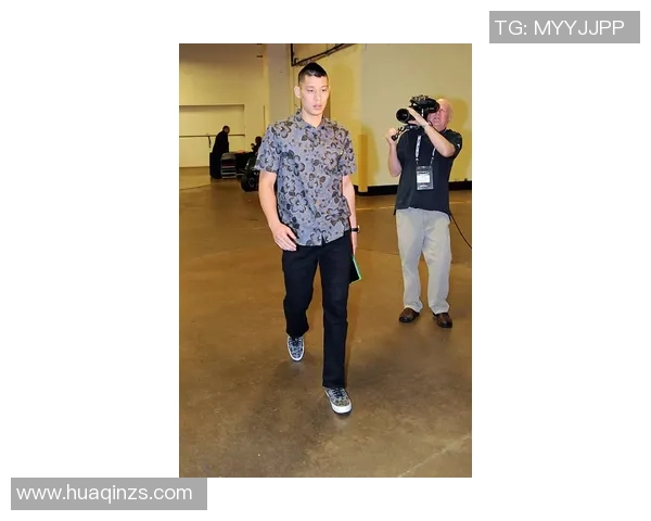 足球明星私下穿搭风格大揭秘时尚便装照片欣赏